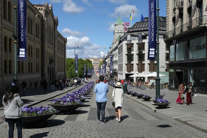 Downtown Oslo: Self-Guided Highlights and History Audio Tour - Starting at Rådhusplassen and reaching Aker Brygge