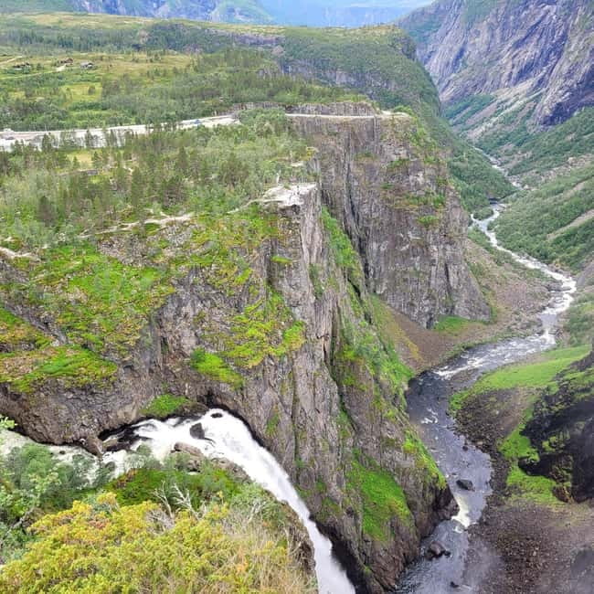 Eidfjord: Vøringsfossen Waterfalls Round-Trip Shuttle - The limits of a self-guided waterfall visit