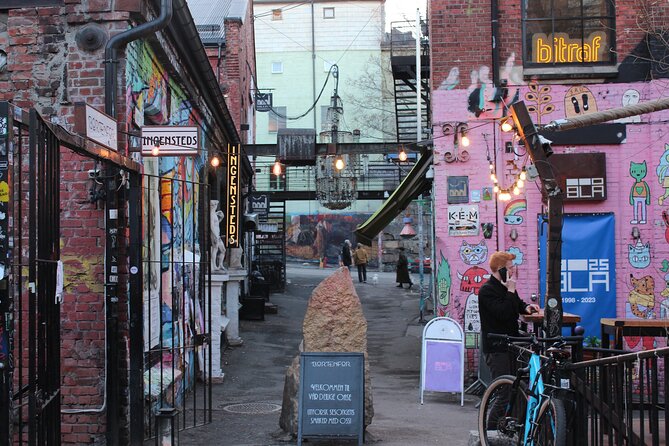 Explore Oslo’s Art and Culture with a Local - Starting beside Tordenskjold at the harbor