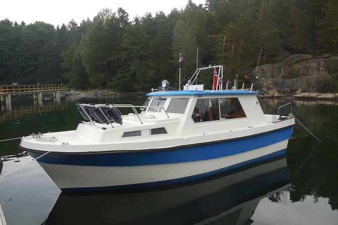 Fishing in Oslo Fjord - Cooking your catch in the small cabin