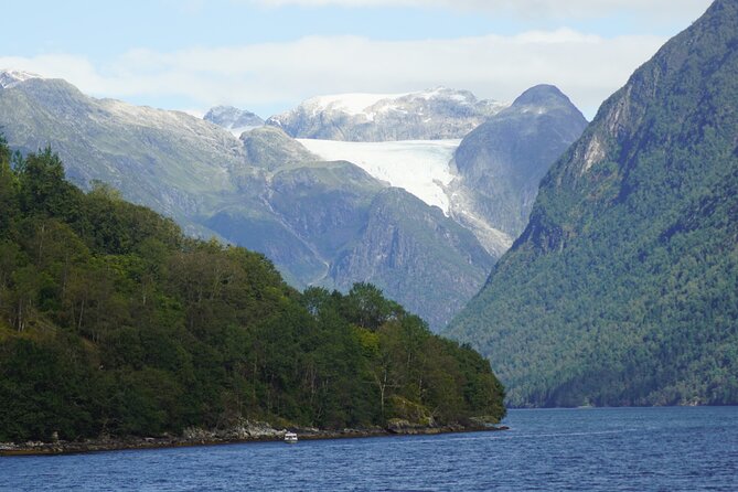 Fjord Cruise to Sognefjord and Bøyabreen Glacier - The Fjærlandsfjord cruise to the glacier village