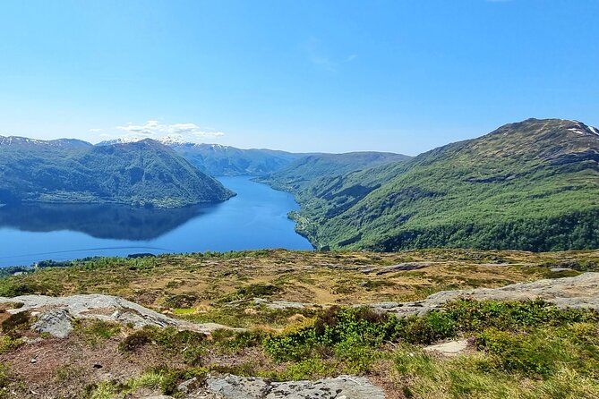 Fjord Hiking - Public tour - Norwegian snacks at the summit