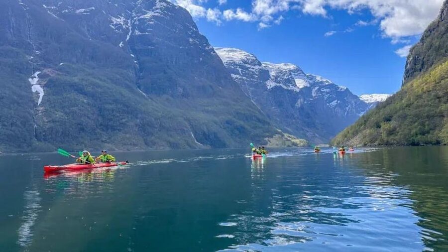 Fjord kayak - Hardangerfjord, Granvin - The views: peaks, hanging valleys, and quiet bays