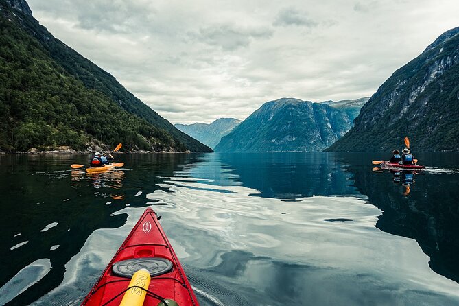 Fjord paddle in Hellesylt - Half Day Kayaking Tour - Three Hours of Paddling Beside the Fjord