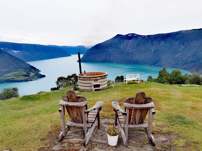 Flåm Flexible Tour with Stegastein, cruise and train include - The details that shape your day