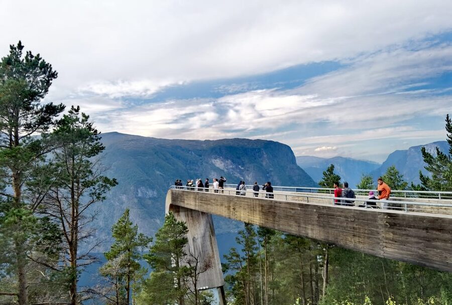 Flåm Flexible Tour with Stegastein, cruise and train include - How the guide shapes the experience