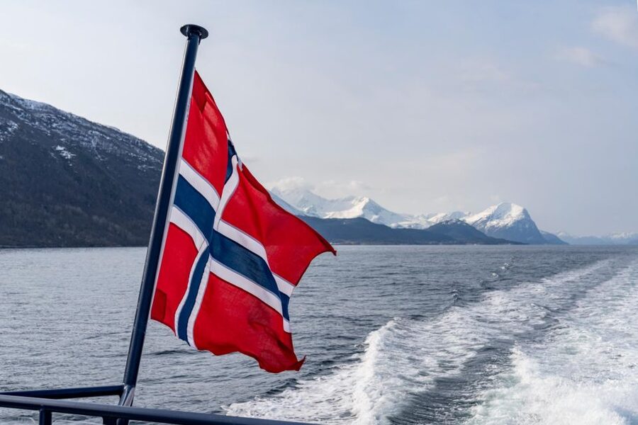 From Ålesund: Winter Fjord Cruise to Geirangerfjord - Booking details that matter