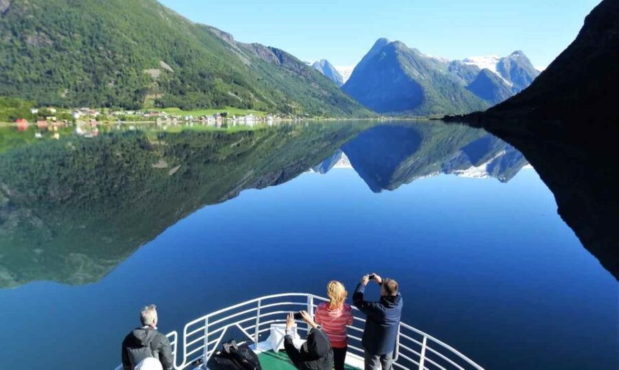 From Balestrand: Guided Fjord & Glacier Tour to Fjærland - Returning by boat to Balestrand