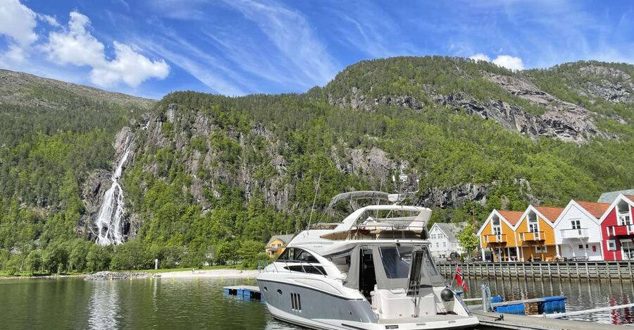 From Bergen: Modalen Private Fjord Cruise with Waterfalls - Sandviken and Eidsvåg at a gentle pace