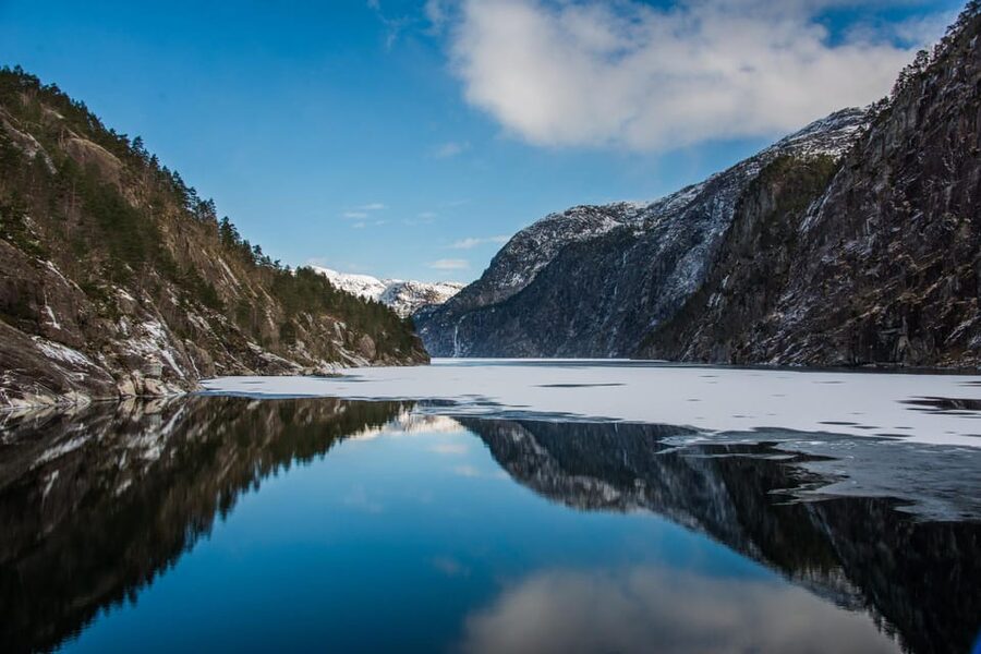 From Bergen: The Original Fjord Cruise to Mostraumen - Food, drinks, and onboard comfort