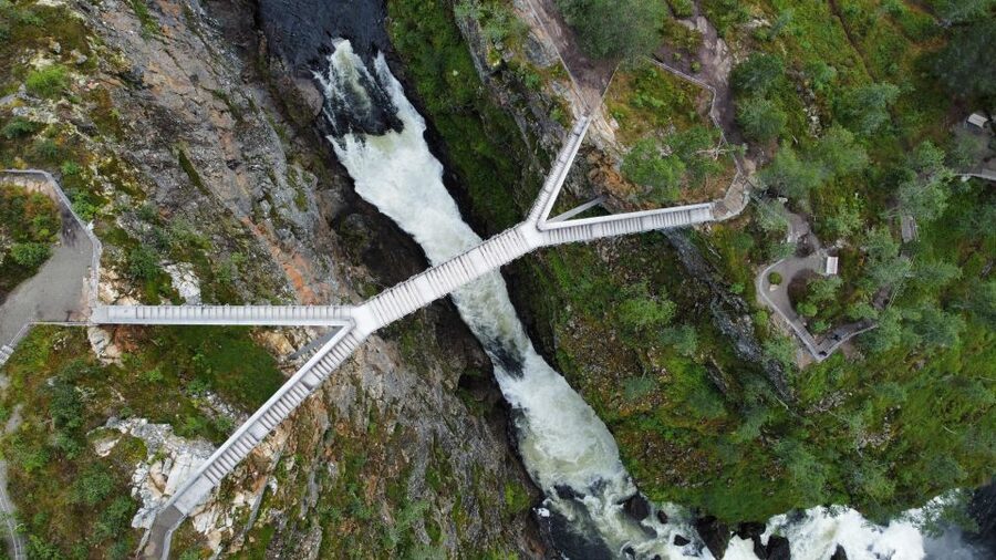 From Eidfjord: Vøringfossen Waterfall Nature Tour with Guide - The final plateau photo stop