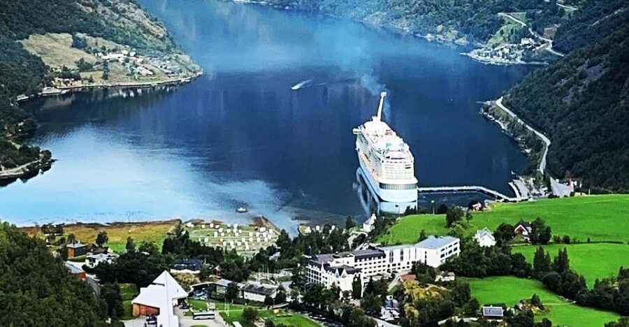 From Geiranger: Dalsnibba & Eagle Road Private Tour & Picnic - The climb to Dalsnibba is part of the attraction