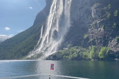 Geiranger Fjord Tour with Stop in Hellesylt