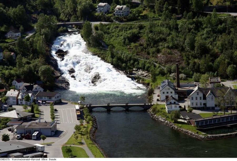 From Hellesylt: The Best of Geiranger Shore Excursion - Øvstefossen Waterfall and the changing weather