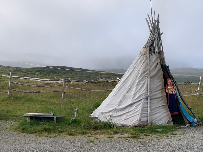 From Honningsvåg: VIP North Cape and Kingcrab Tour - Meeting Sámi culture and reindeer