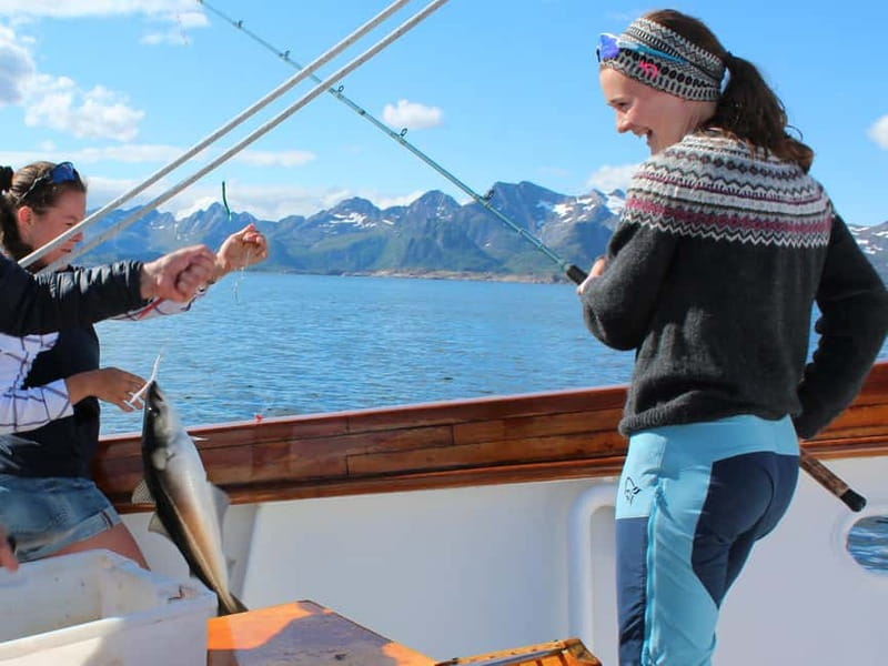 From Svolvær: Taste of Lofoten - Cultural Fishing Experience - A relaxed start before the lines go in