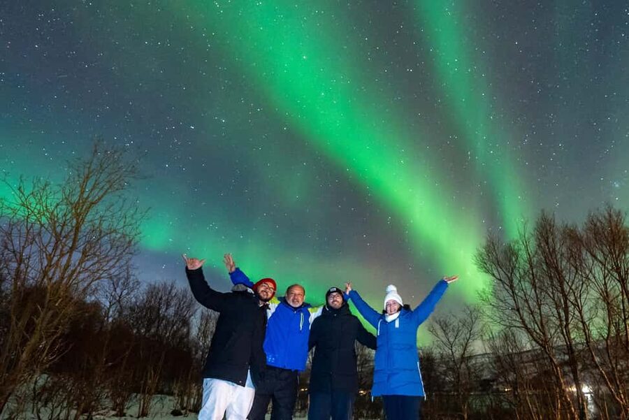 From Tromsø: Aurora Minibus Chase with Portrait and Hot Meal - Meeting at Ami Hotel at 17:45