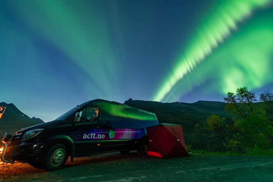 From Tromsø: Aurora Minibus Chase with Portrait and Hot Meal - Campfire food and a warm place to wait