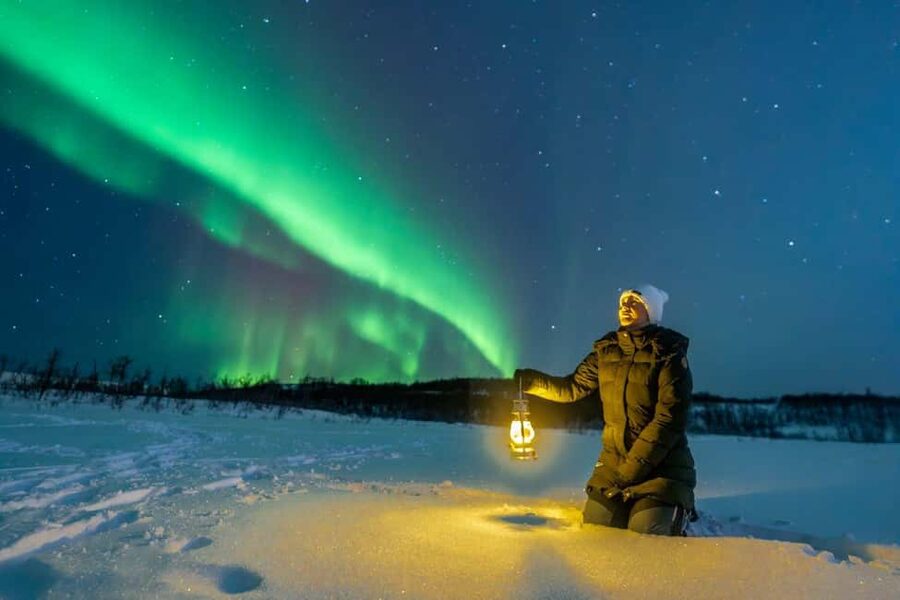 From Tromsø: Aurora Minibus Chase with Portrait and Hot Meal - Portrait photography without carrying a full camera kit