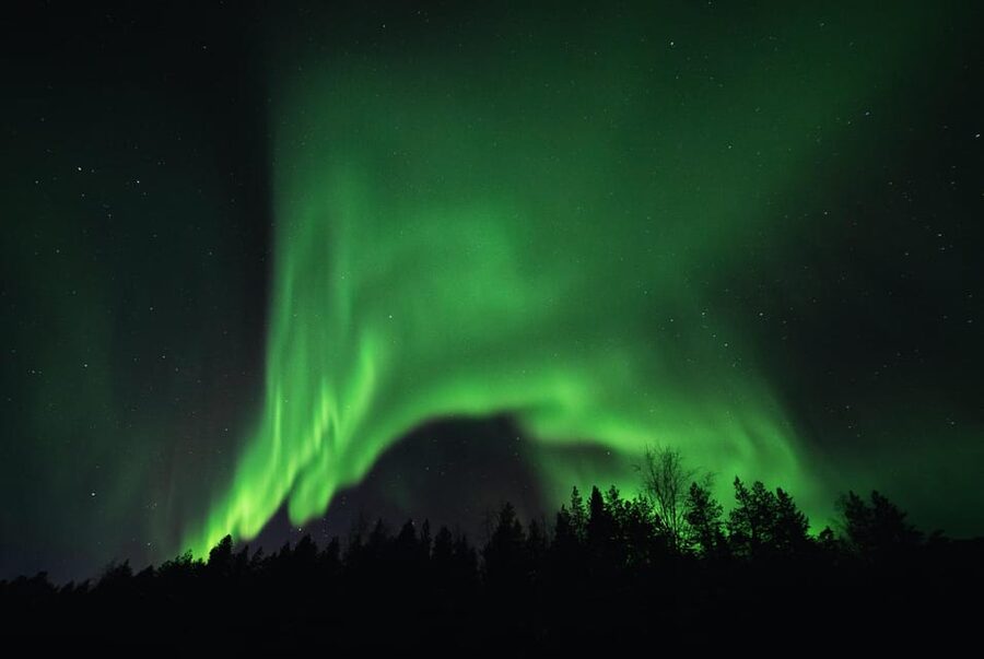 From Tromsø: Aurora Snowshoe Hike - Why snowshoes are a better choice than a standard aurora drive