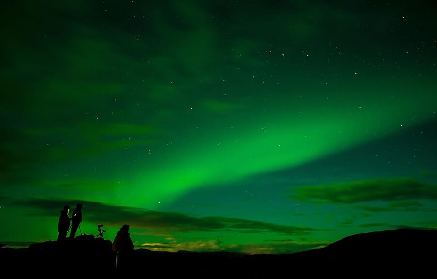 From Tromsø: Aurora Snowshoe Hike - Ersfjordbotn by night