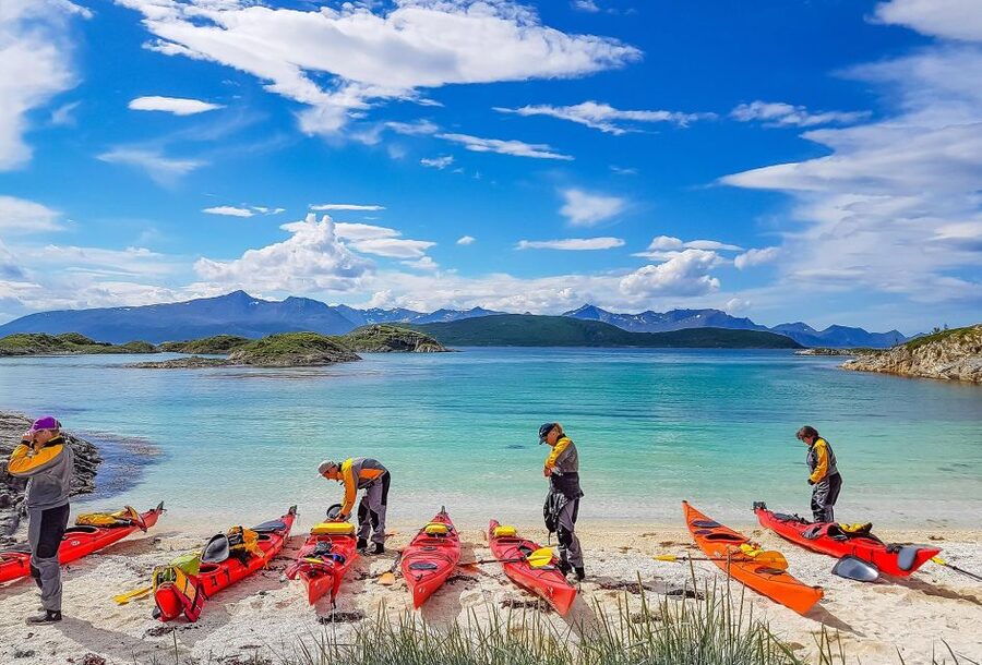 From Tromsø: Kayak trip with lunch and sauna at Sommarøy - Why Sommarøy makes a good day trip from Tromsø