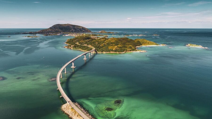From Tromsø: Kayak trip with lunch and sauna at Sommarøy - The scenic ride back to Tromsø