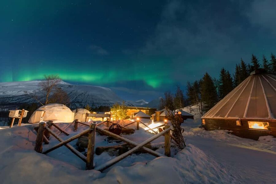 From Tromsø: Northern Lights Visit at Camp Tamok - The first look at the northern sky