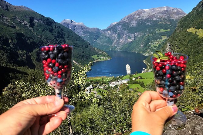 Geiranger by Royal route, 5 hours with visiting a high-mountain farm - Key points at a glance