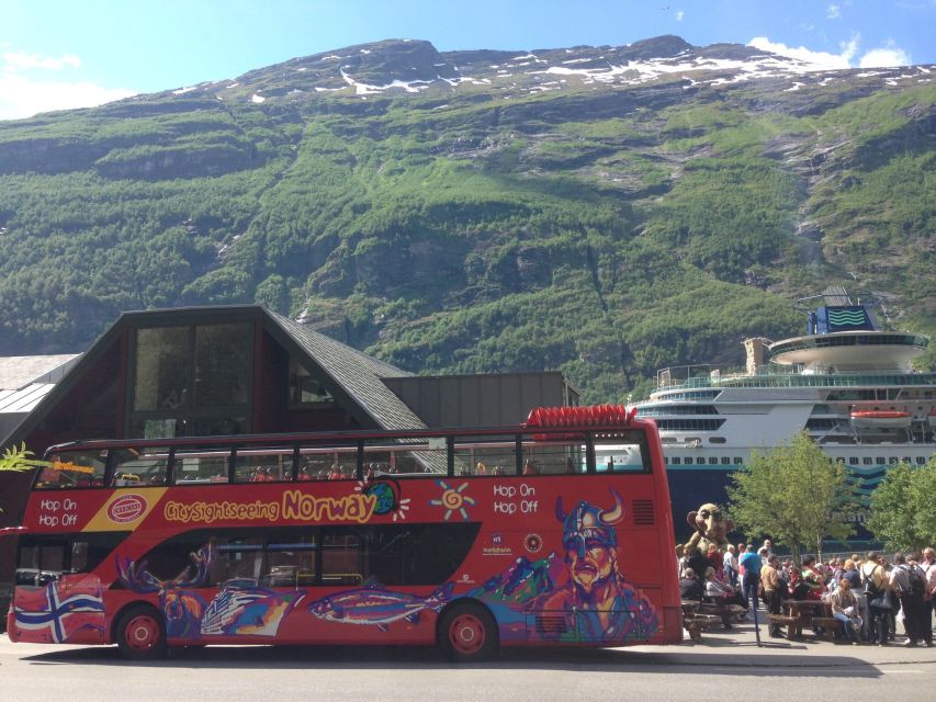 Geiranger: City Sightseeing Hop-On Hop-Off Bus Tour - The downhill walking strategy