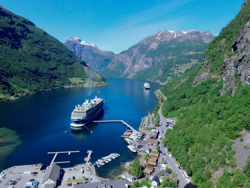 Geiranger: Dalsnibba, Flydalsjuvet, Eagle Bend & Fjords Tour - Dalsnibba Skywalk: the high point of the day