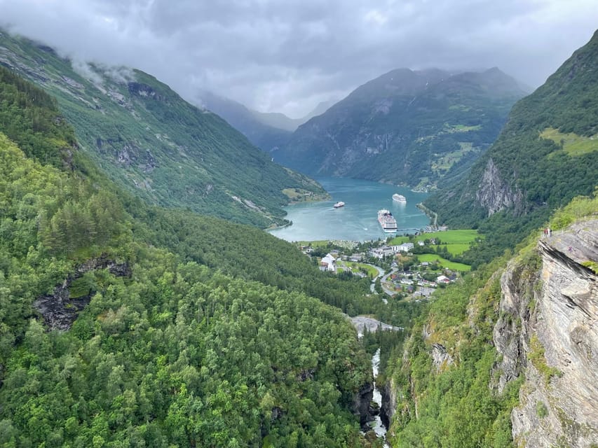 Geiranger Dalsnibba: mini bus tour - From the Geiranger pier to the mountain road