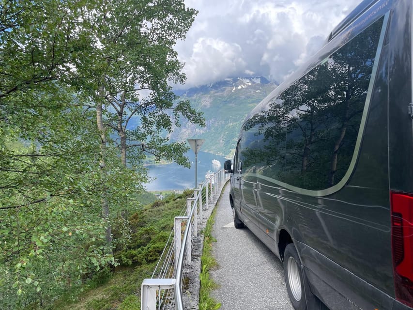 Geiranger Dalsnibba: mini bus tour - Dalsnibba viewpoint and the short summit stop