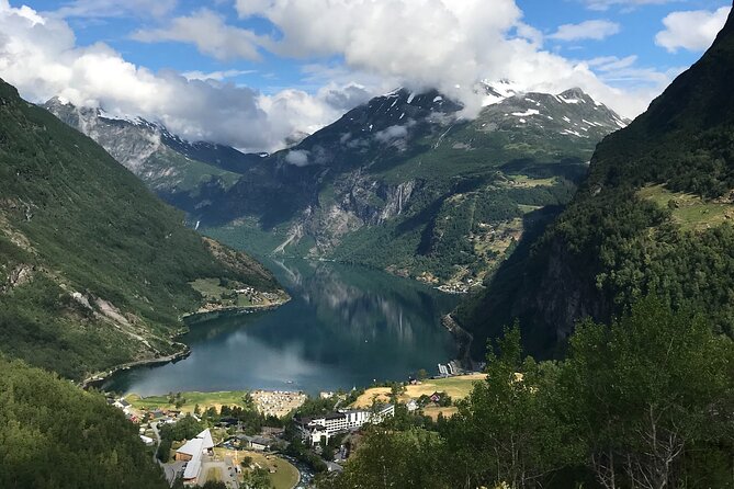 Geiranger: Excursions.no Geiranger Highlights - Eagle Bend pairs fjord views with the Seven Sisters