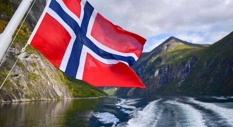 Geiranger: Fjord and Waterfalls Sightseeing Boat Trip - Wildlife, reflections, and the quieter parts