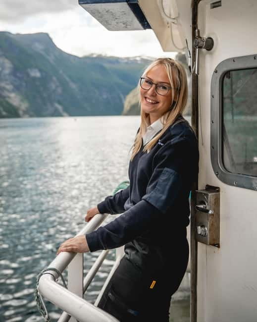 Geiranger: Fjord and Waterfalls Sightseeing Boat Trip - Finding the best place on the boat