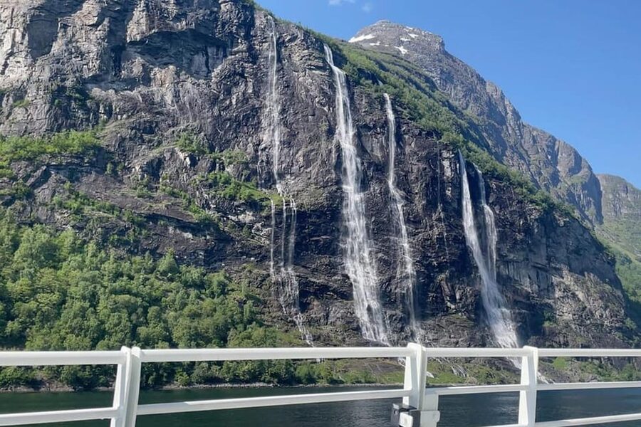 Geiranger Fjord Boat Tour with Waterfall Tasting - The first 15 minutes: Geirangerfjord opens up