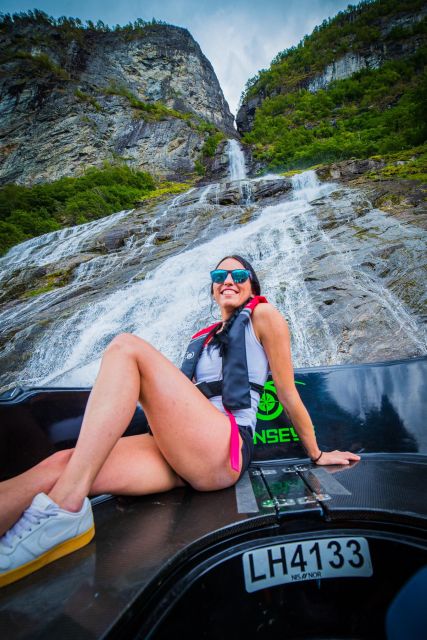 Geiranger: Guided Geirangerfjord Boat Tour - Guides who make the scenery memorable