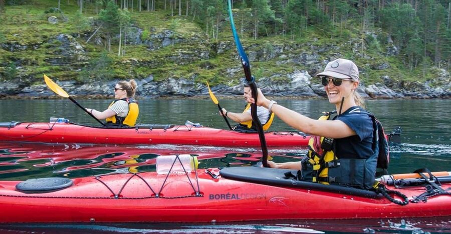 Geiranger: Kayak tour with guide - The first strokes: stable boats and simple instruction