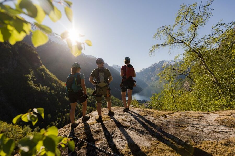 Geiranger: Rappelling tour with epic view - A different way to reach Flydalsjuvet