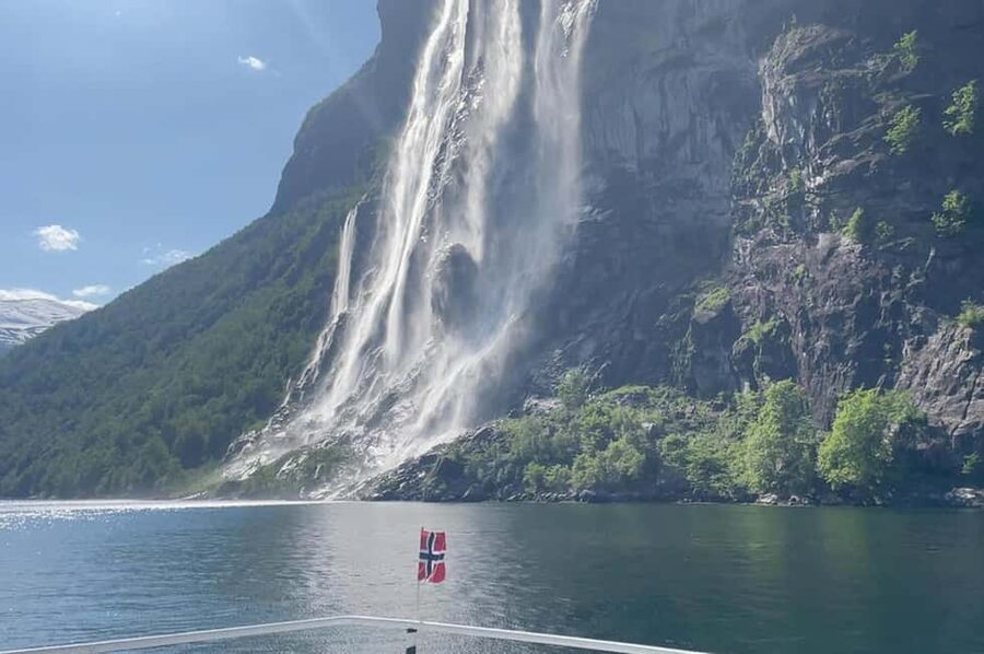 Geiranger to Ålesund Bus Tour (one way) - Starting Beside the Geiranger Fire Station