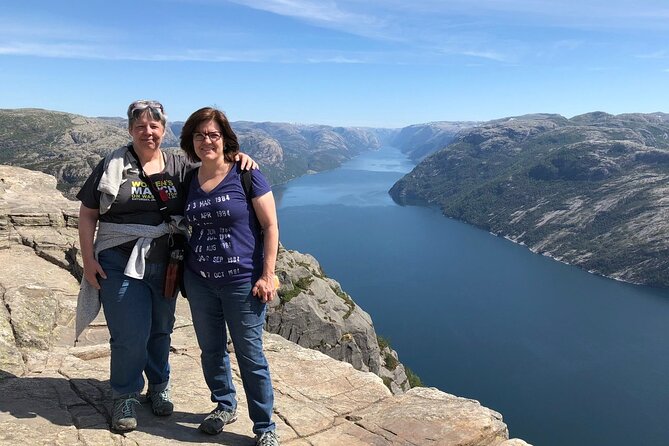 Guided hike to Pulpit Rock Preikestolen - Guide quality and the small-group advantage
