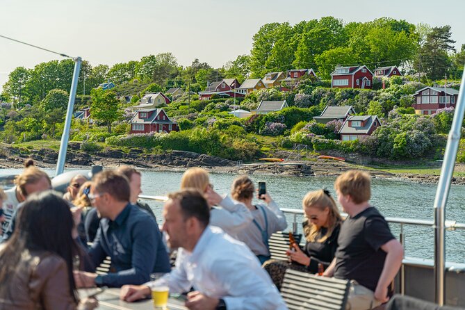 Guided Sightseeing Cruise on Oslofjord by Premium Silent Boat - Lighthouses and Nesodden bathing houses