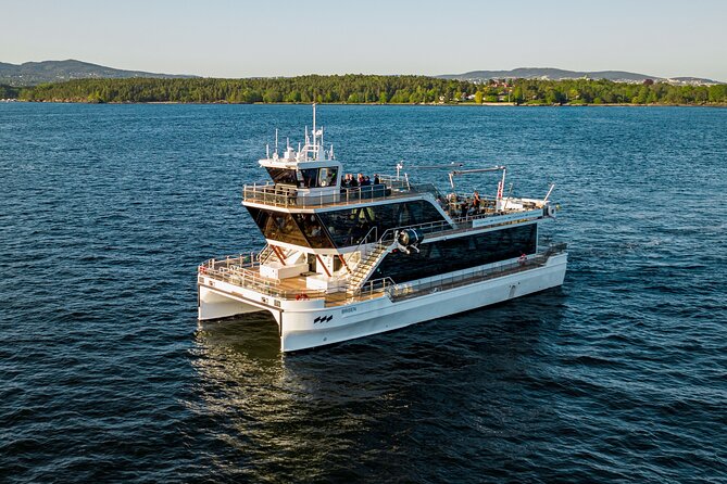 Guided Sightseeing Cruise on Oslofjord by Premium Silent Boat - Akershus Fortress and the modern harbor