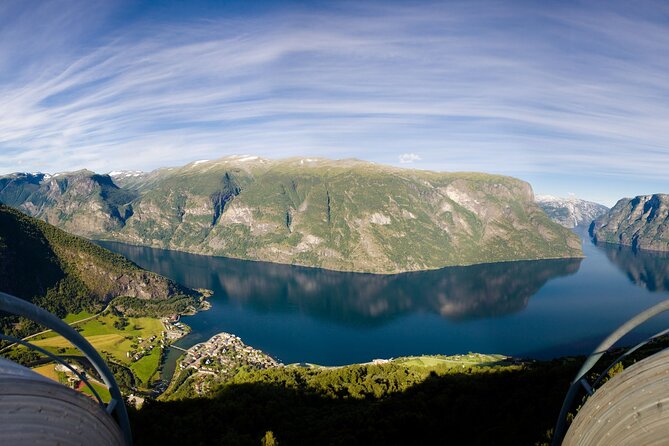 Guided Tour To Nærøyfjorden, Flåm And Stegastein - Viewpoint Cruise - The Nærøyfjord cruise is the heart of the day