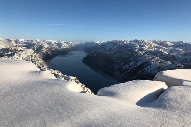 Guided winter hike to Pulpit Rock Preikestolen - Why Preikestolen Works So Well in Winter