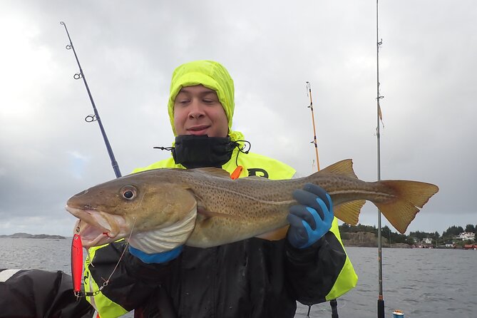 Half Day Fishing and Outdoor Cooking in Bergen - Fishing the shoreline outside Bergen