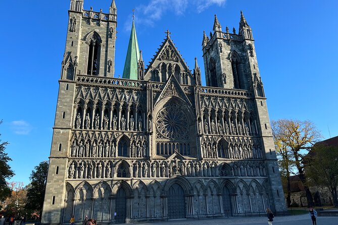 Half-Day Highlights of Trondheim by Bus and City Walk - Trondheim Torg and the final central walk