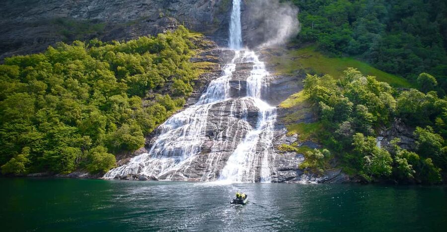 Hellesylt: Guided Geirangerfjord Boat Tour - Starting in Hellesylt, close to the cruise dock