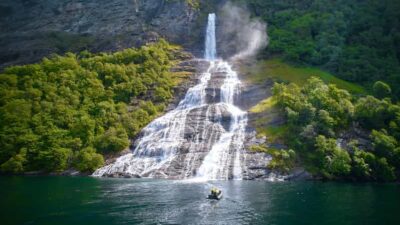 Hellesylt: Guided Geirangerfjord Boat Tour